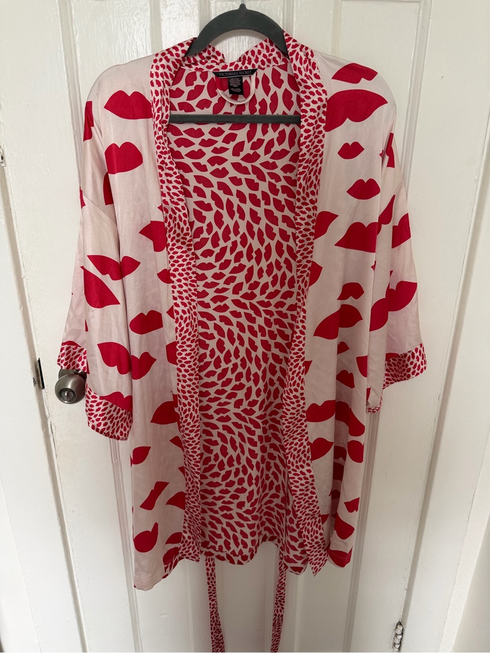 Victoria Secret Lip Print Dressing Gown/Silky Short Robe